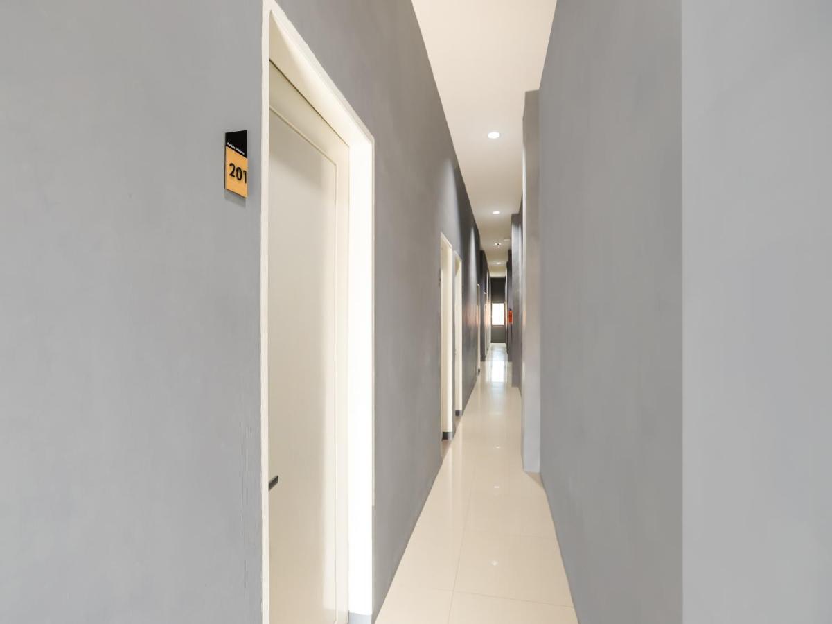 Oyo 3492 Mandala Residence Medan Exterior photo