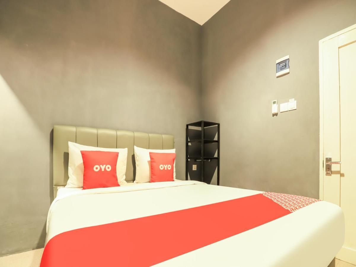 Oyo 3492 Mandala Residence Medan Exterior photo