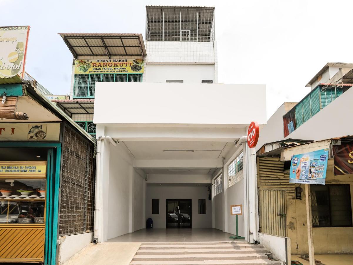Oyo 3492 Mandala Residence Medan Exterior photo
